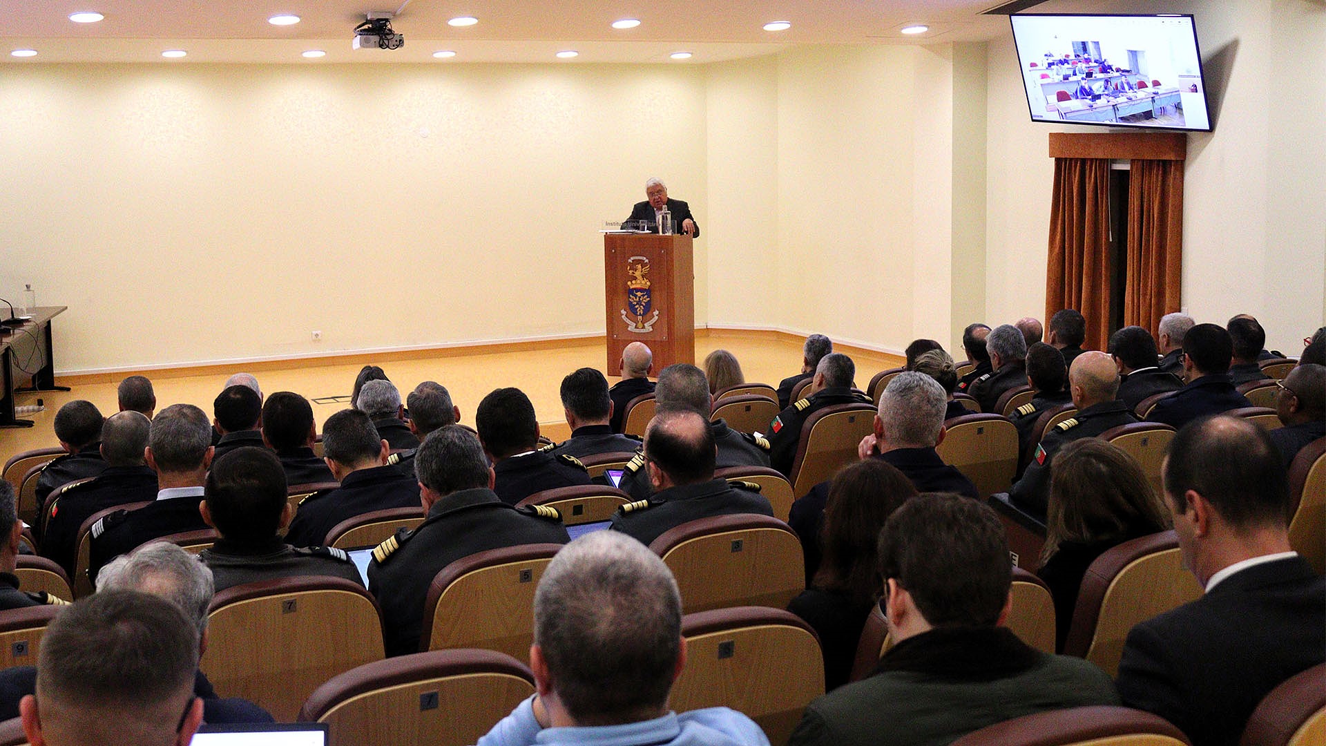 Ética e liderança estratégica em debate no IUM com General Valença Pinto