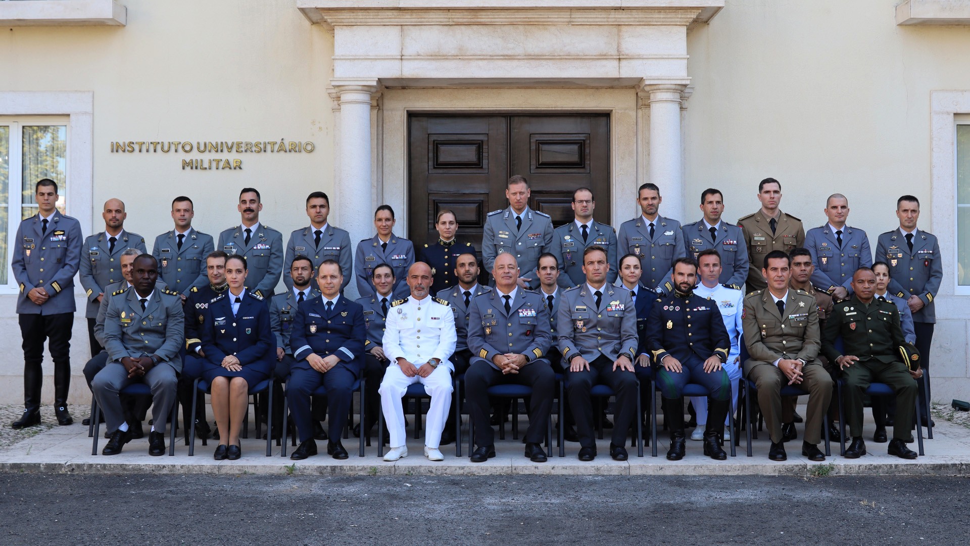 CEMC 26/27 inicia formação com 36 oficiais de Portugal e de 7 países amigos e aliados