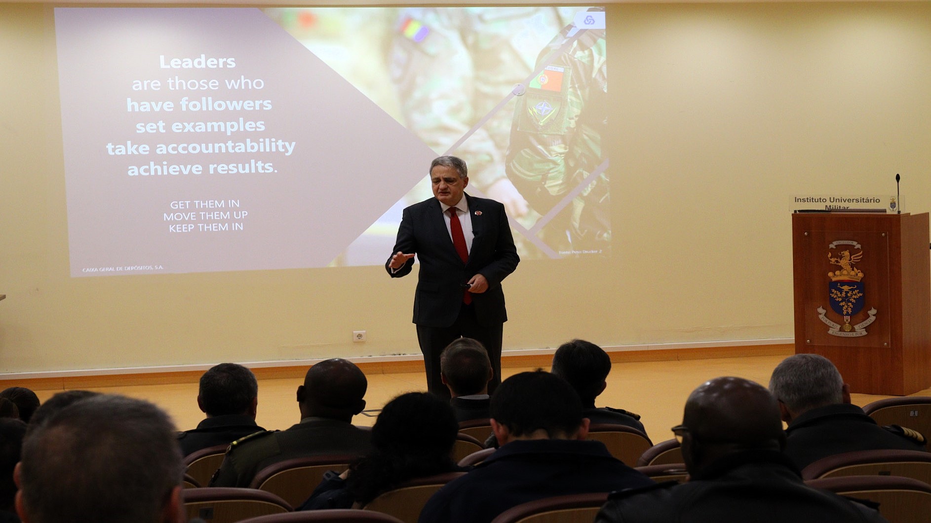 Liderança estratégica em foco no IUM com conferência do Dr. Paulo Macedo